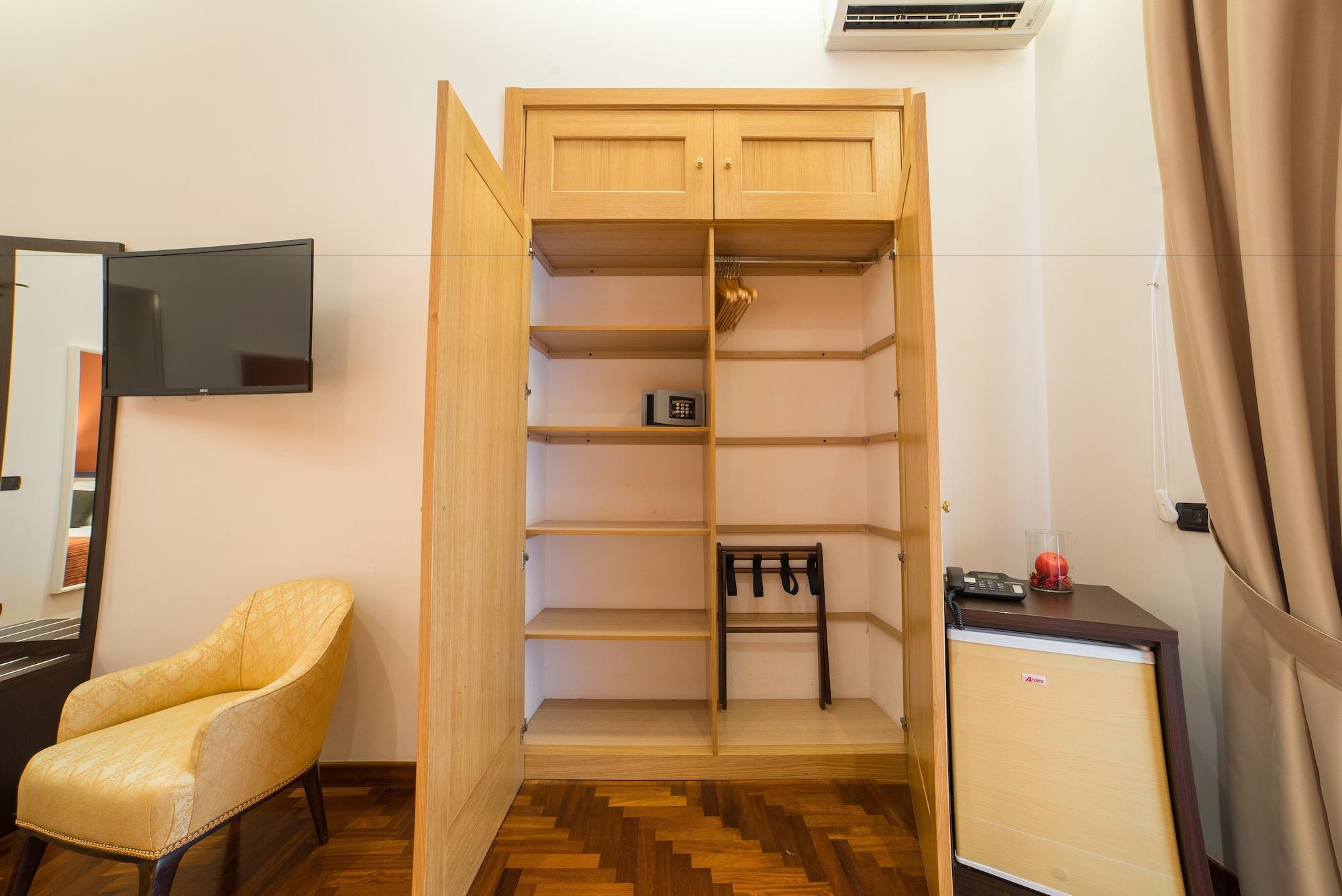 B&B Chiaia 32 نابولي المظهر الخارجي الصورة