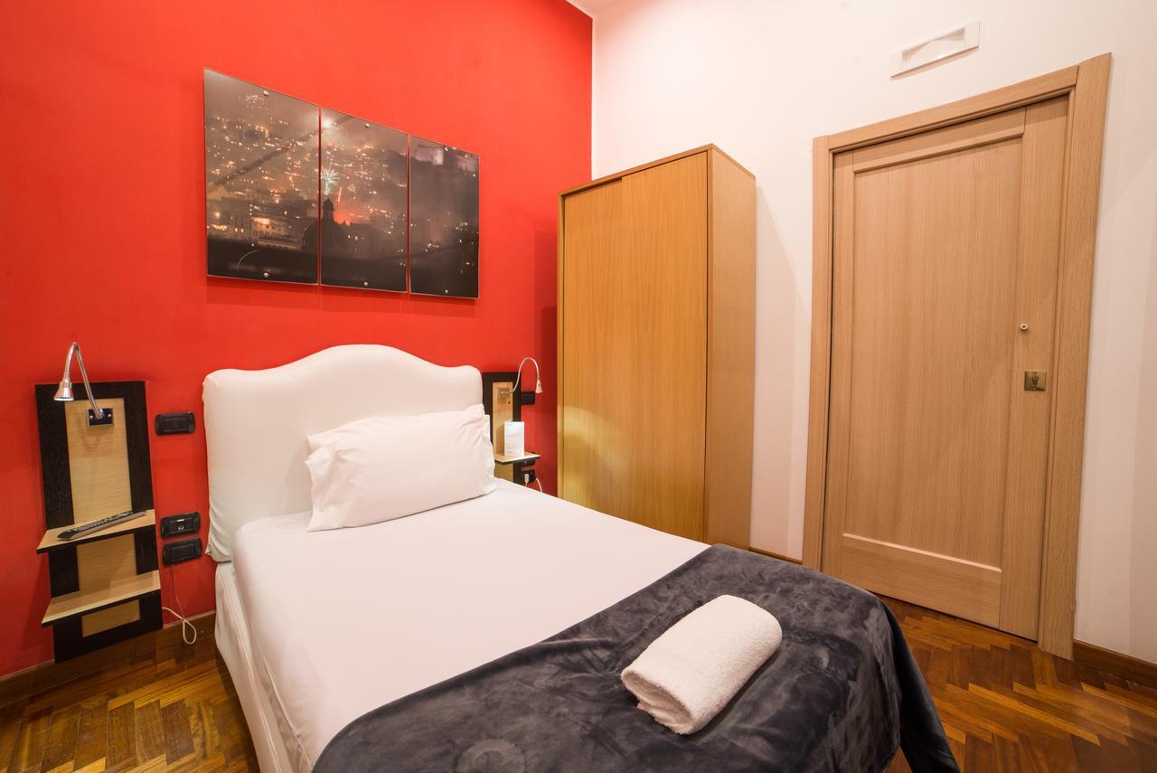 B&B Chiaia 32 نابولي المظهر الخارجي الصورة