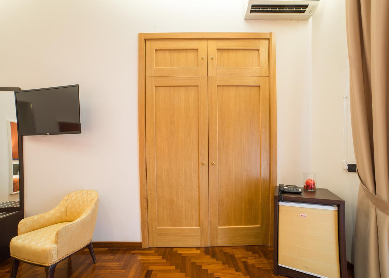 B&B Chiaia 32 نابولي المظهر الخارجي الصورة