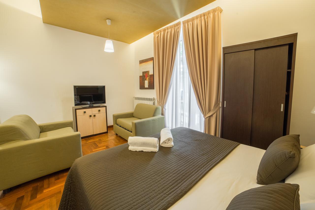 B&B Chiaia 32 نابولي المظهر الخارجي الصورة